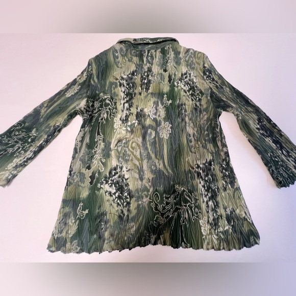 EK DESIGNS SIZE M GORGEOUS PATTERNED SHADES OF GREENS/GRAY 3/4 SLEEVE BUTTON UP - Picture 3 of 11